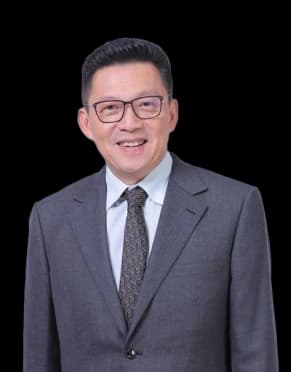 คุณพงษ์ศักดิ์ ยิ่งชนม์เจริญ